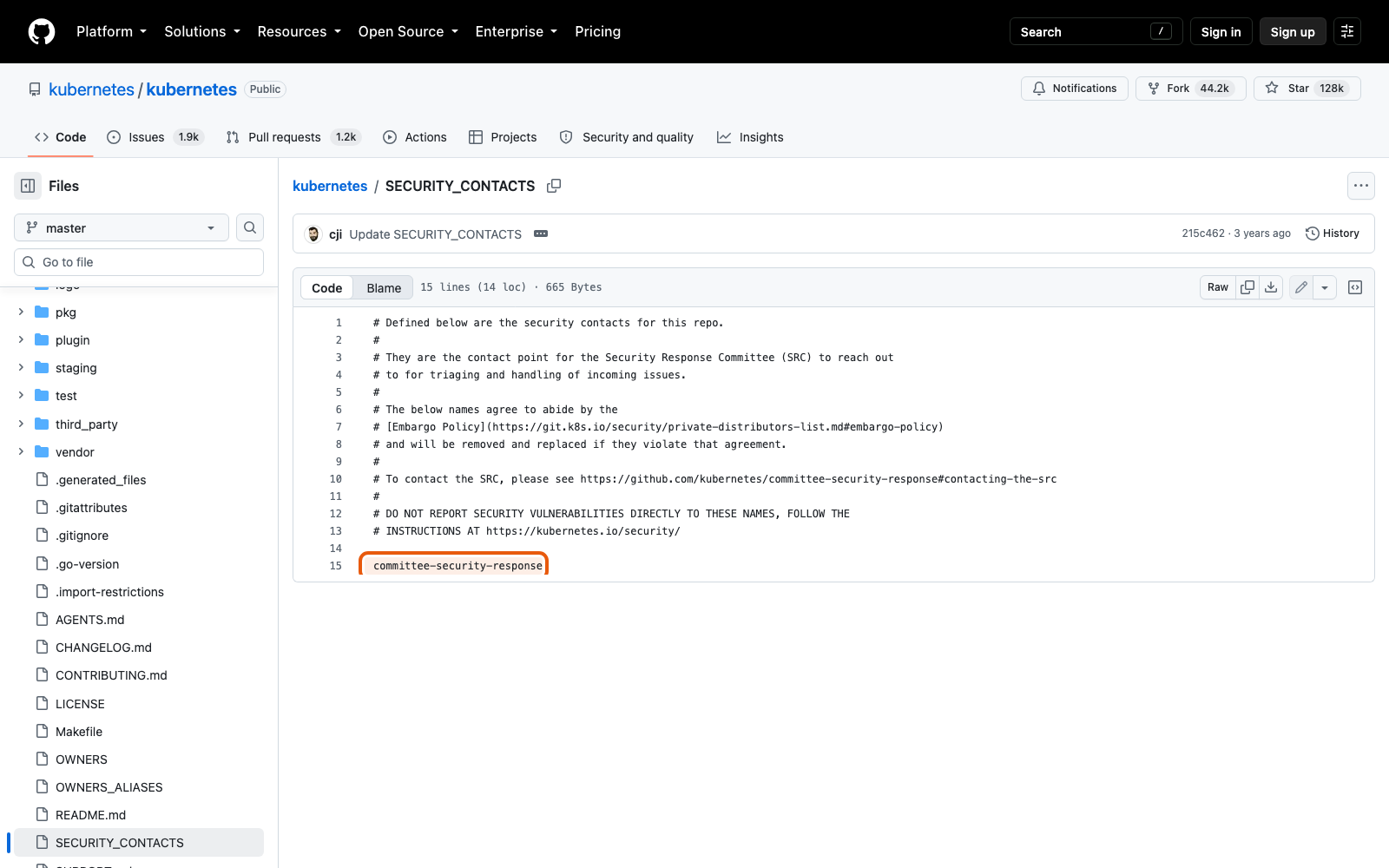 Файл SECURITY.md в репозитории Kubernetes с описанием приватного канала сообщения об уязвимости